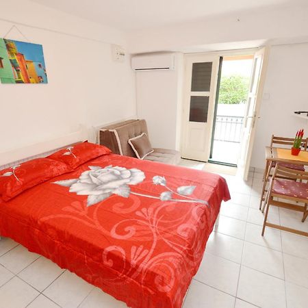 Leut Stone Residence Tivat Værelse billede