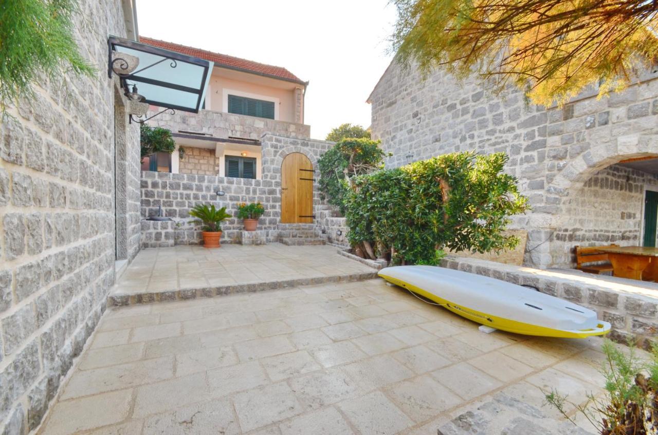 Leut Stone Residence Tivat Eksteriør billede