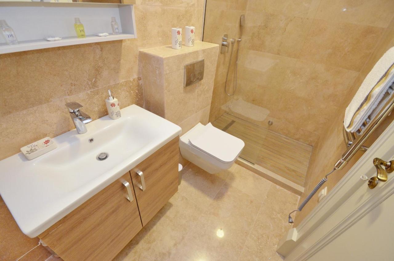 Leut Stone Residence Tivat Eksteriør billede