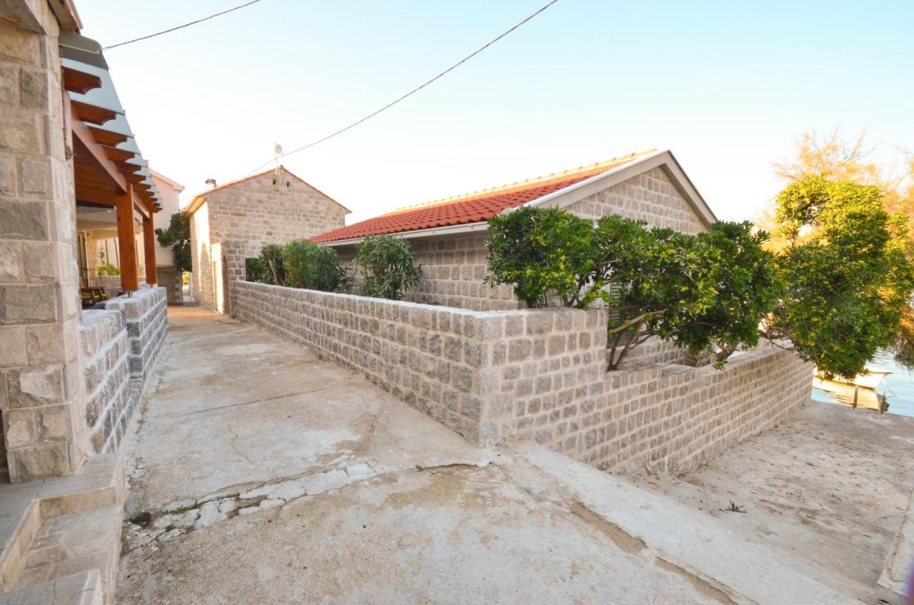 Leut Stone Residence Tivat Eksteriør billede