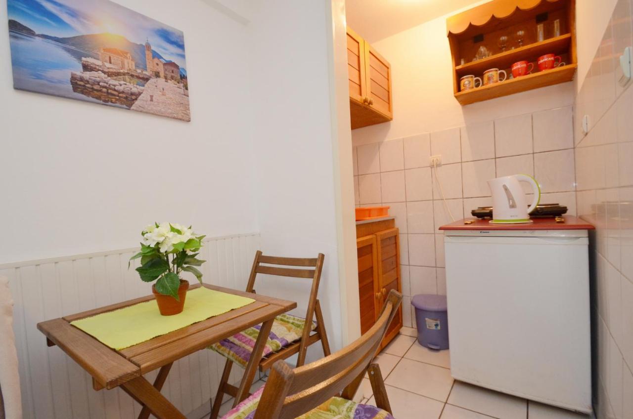 Leut Stone Residence Tivat Eksteriør billede