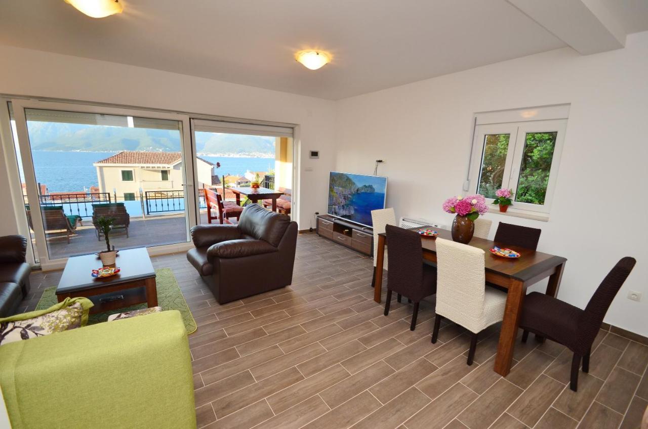 Leut Stone Residence Tivat Eksteriør billede