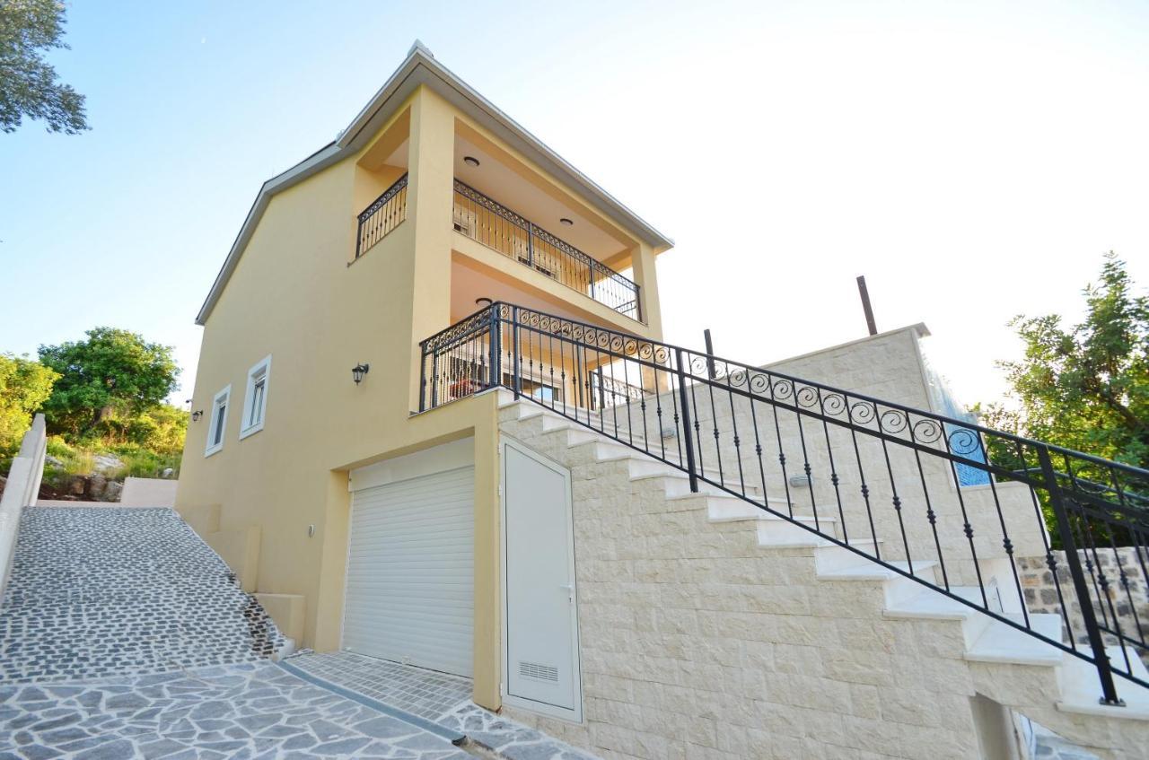 Leut Stone Residence Tivat Eksteriør billede