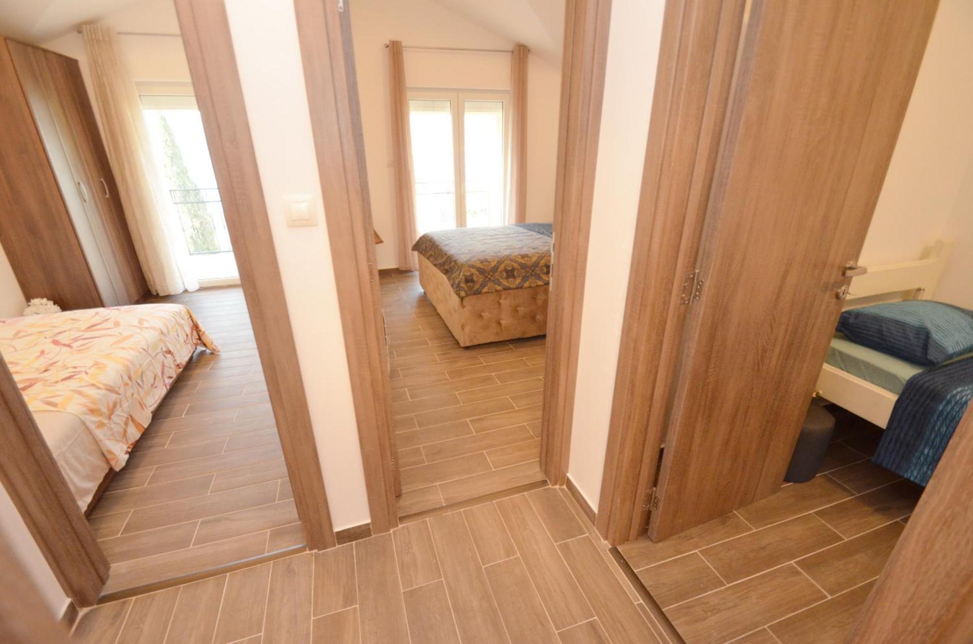 Leut Stone Residence Tivat Værelse billede