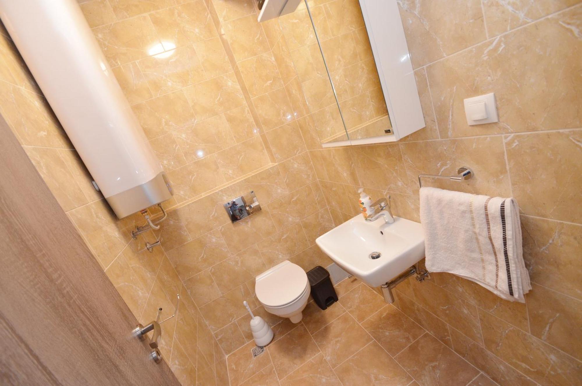 Leut Stone Residence Tivat Værelse billede