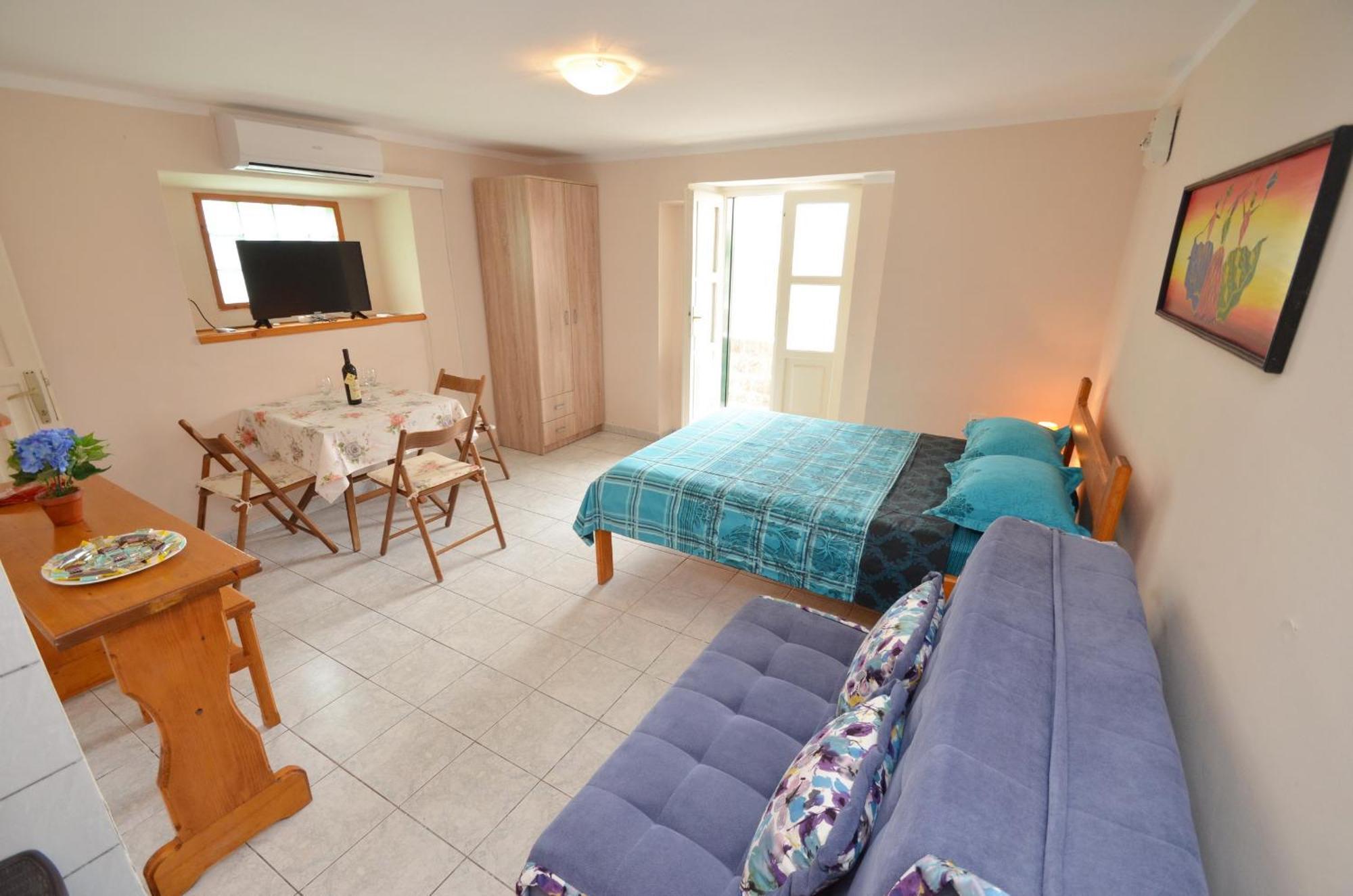 Leut Stone Residence Tivat Værelse billede